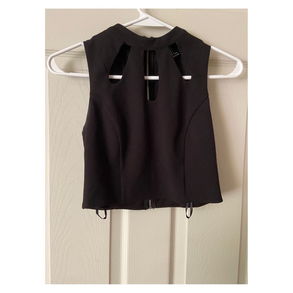 Forever 21 black cut out cropped tank